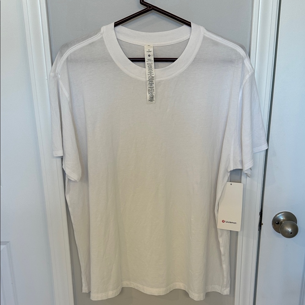 🐑NWT🐑 lululemon athletica Classic White Tee